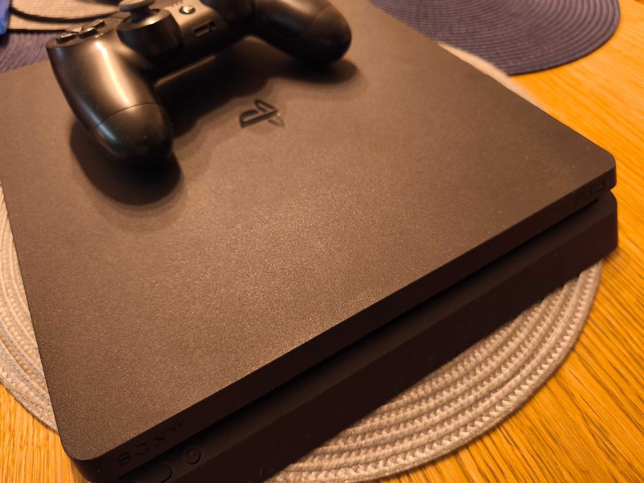 PlayStation PS4 slim