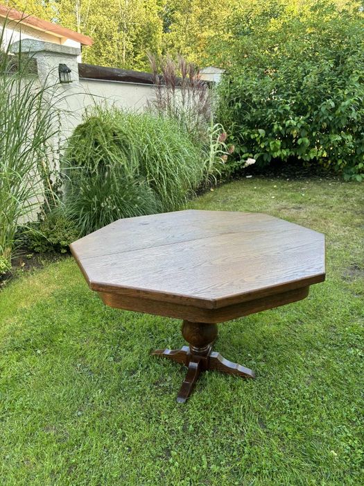 Rozkładany dębowy stół