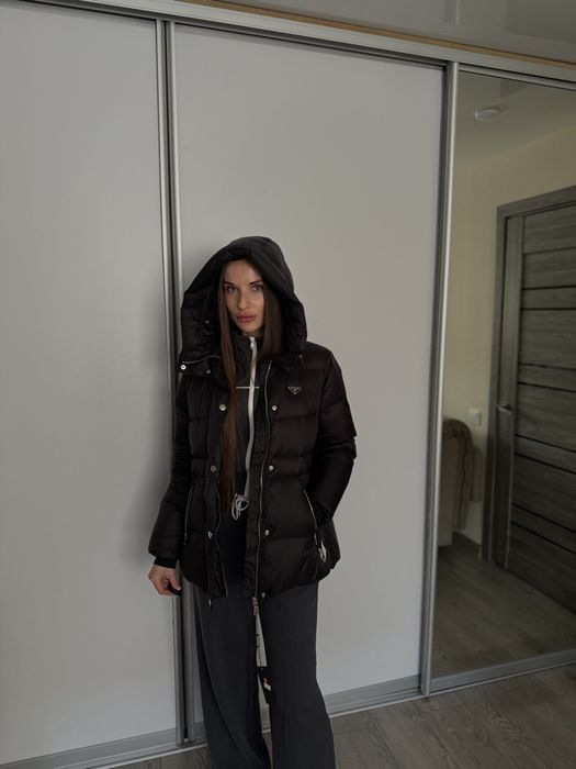 Жіночий пуховик від Прада