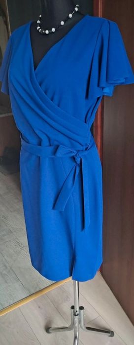 Elegancka sukienka w serek ,rekaw motylek i z  paskiem
