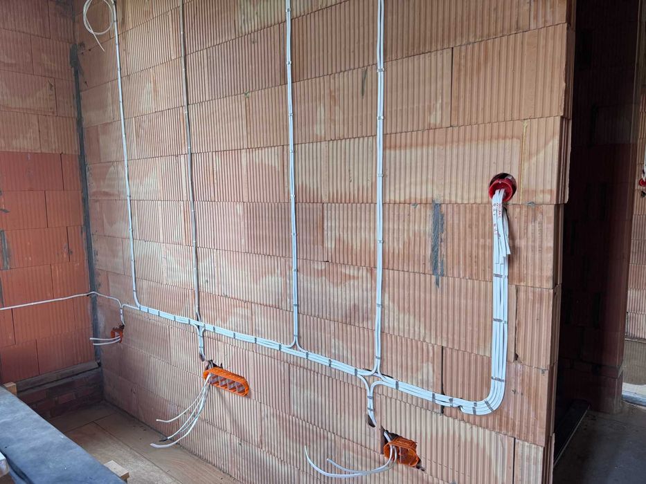 Elektryk, Instalacje elektryczne