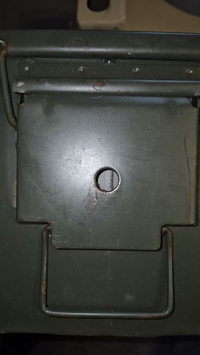 Metalowa skrzynka na amonicje