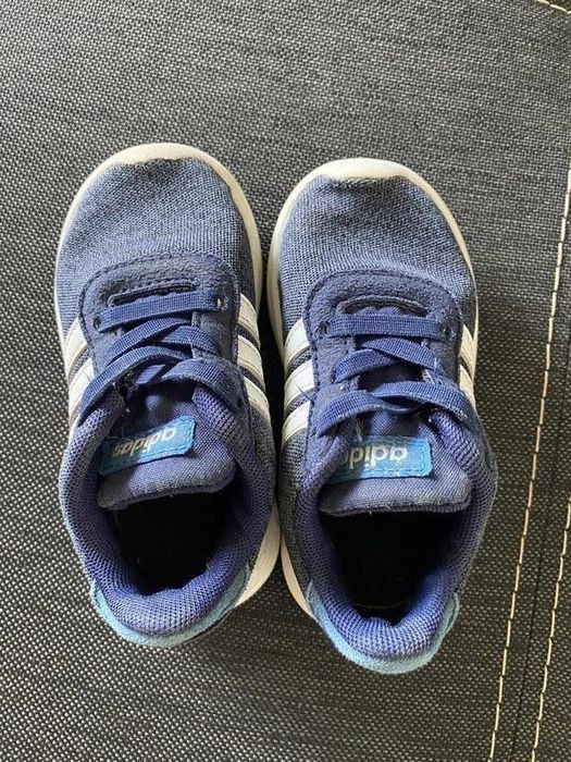 Кросівки adidas розмір 21. (устілка 12 см)