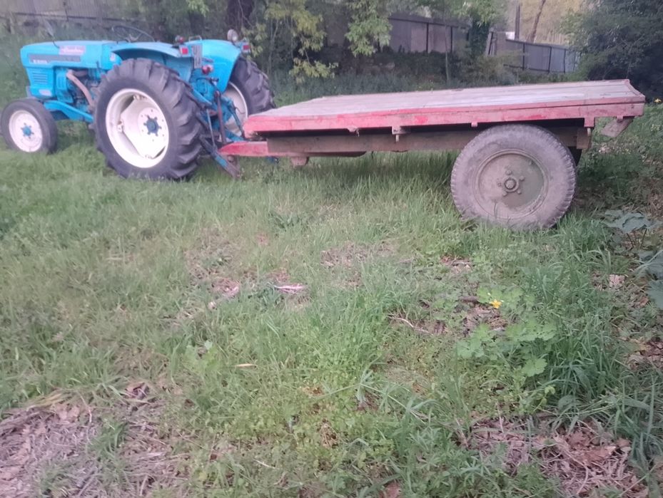 Trator agrícola e fresa