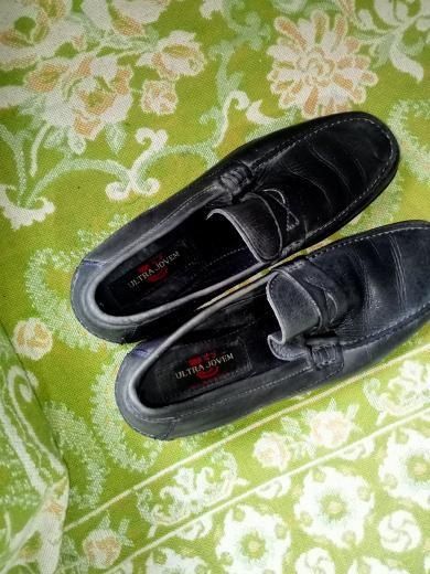 Sapatos de homem n°42 da marca "ultra jovem"