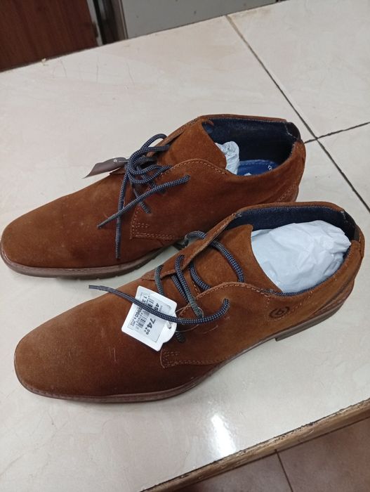 Sapatos de pele camurça novos