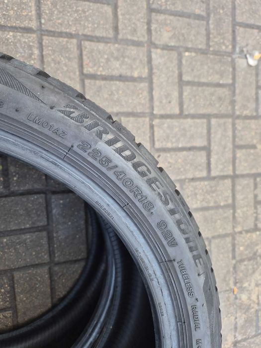 Bridgestone Blizzak LM001 225/40r18 92V Rant ochronny N4592