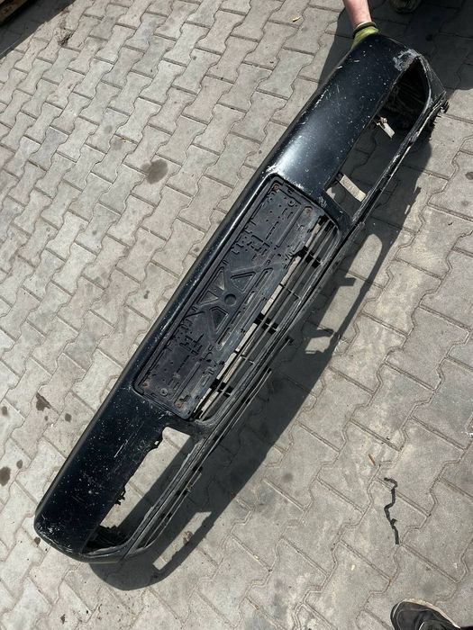 Бампер передній ауді а6 с4 під ремонт