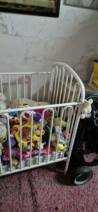 Cama em metal branca