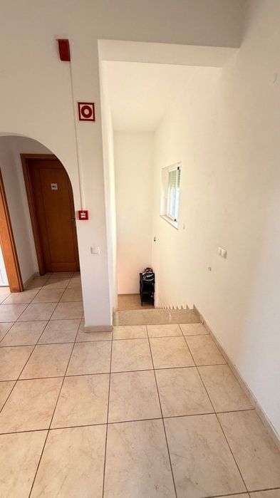 Aluga-se um quarto em Parchal.
