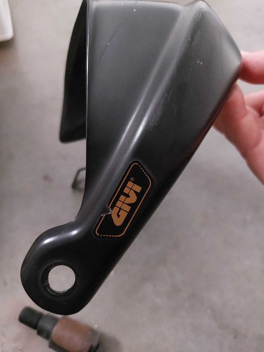 Givi HP2115B LADO DIREITO Yamaha MT-09 / MT-07 / XSR700 handguards