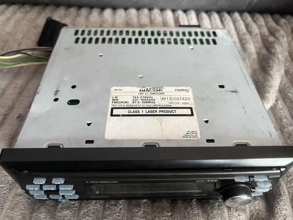 автомобільна магнітола Clarion BD239R.