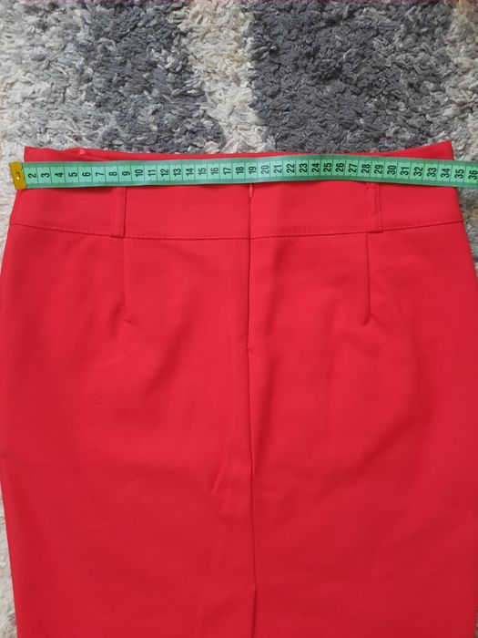 Продам спідницю гарного червоного кольору