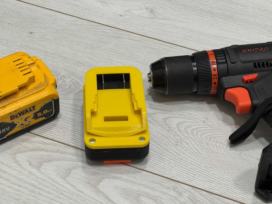 Адаптер перехідник з інструменту Dnipro m на акб Dewalt 3д друк