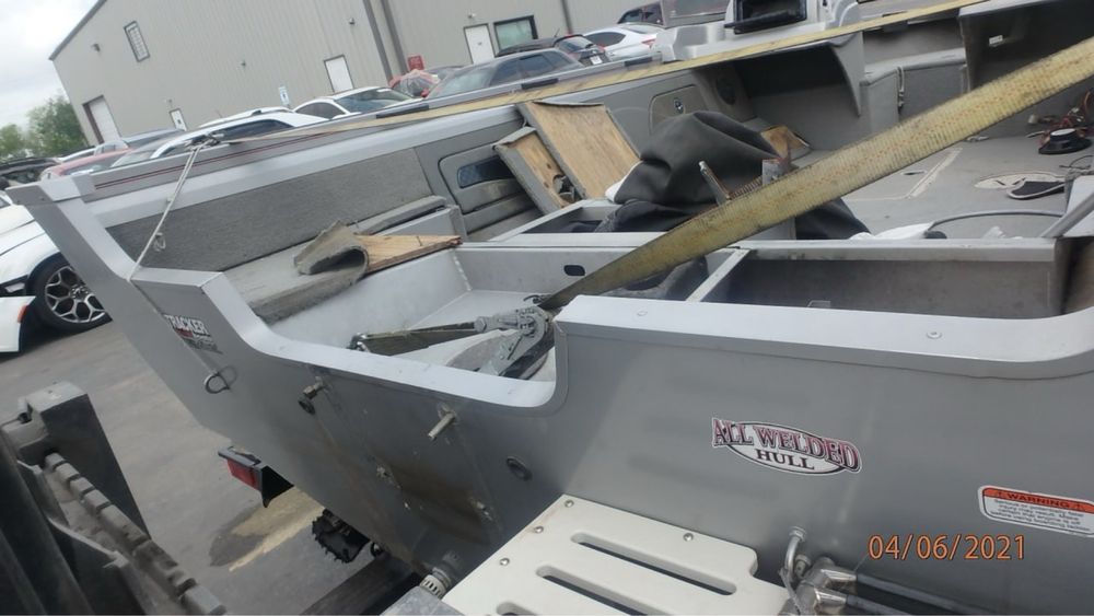 Моторний човен Tracker targa