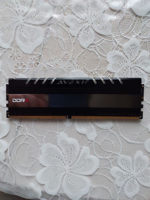 Продаю 2 планки ddr4 4gb