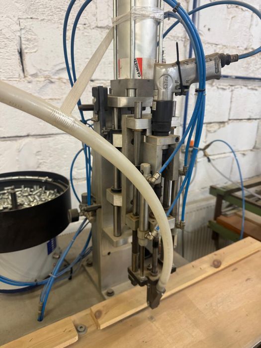 Wkrętarka do muf metalowych