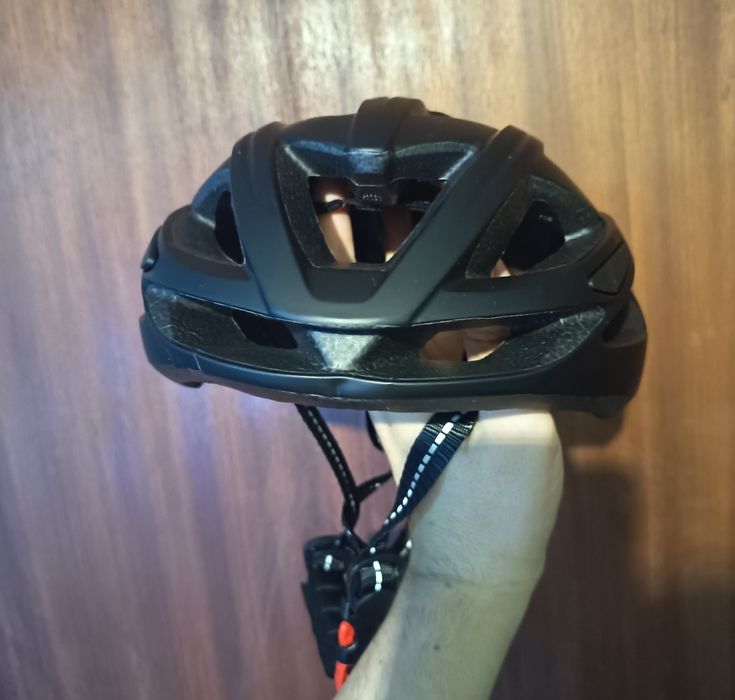 Capacete de ciclismo ultraleve da marca RNOX