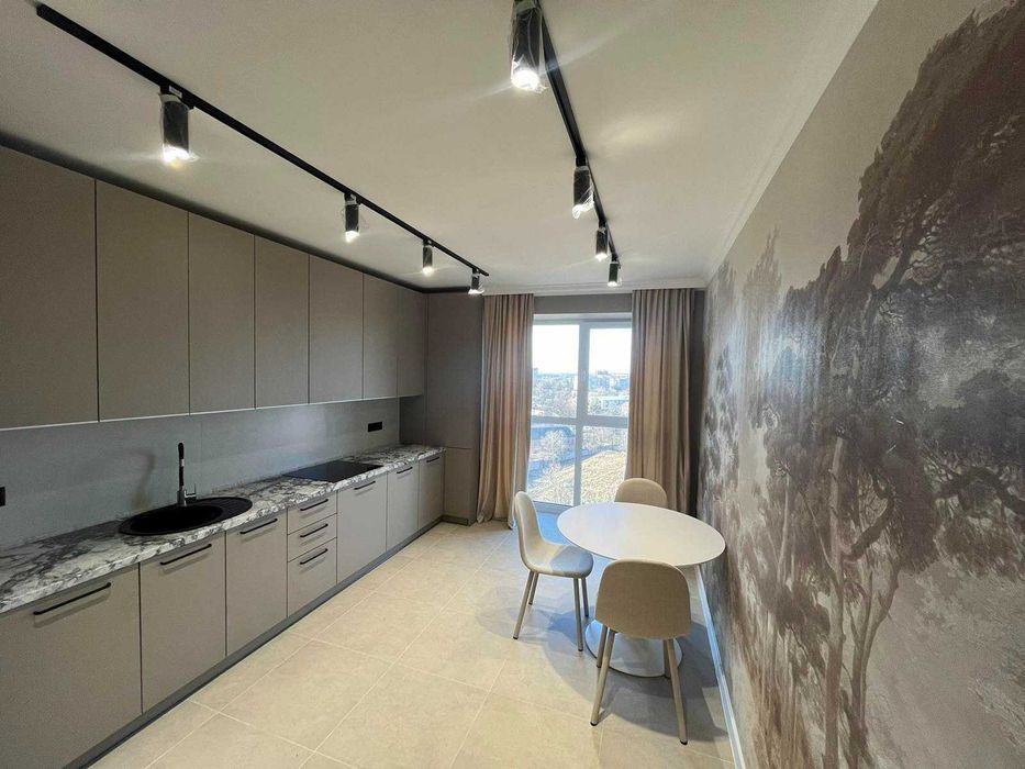 Продаж 1к квартири 52 кв. м на вул. Героїв Крут RUBI 28081