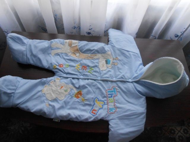 Комбинезон демисезон 6-9 мес, человечки, футболка 0-18 мес