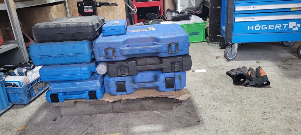 Wyposażenie warsztatu, blokady rozrządu, narzędzia i dużo części