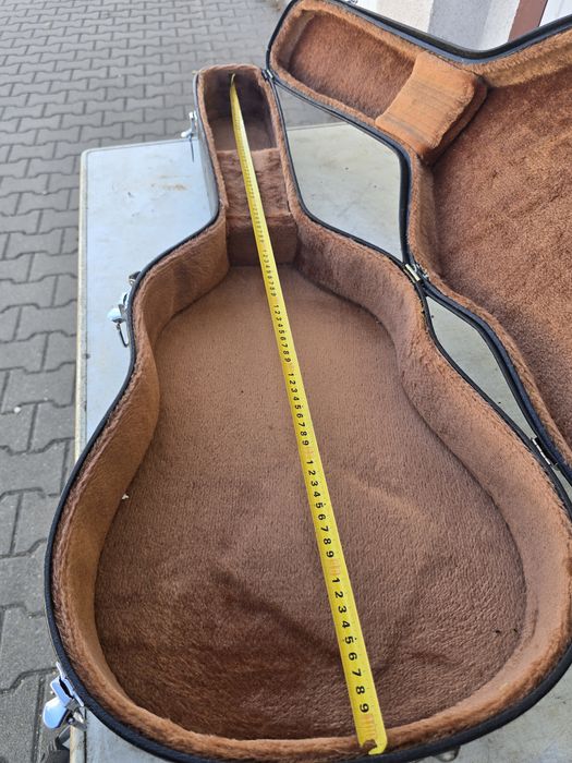 Futerał na gitarę. Gitara gratis.