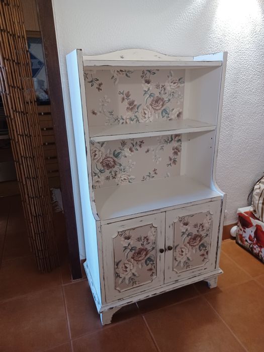 Movel em mogno pintado