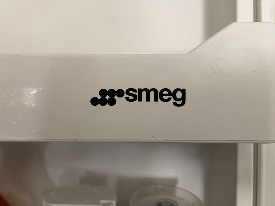 Frigorifico combinado Smeg CR308A de encastre com avaria no congelador