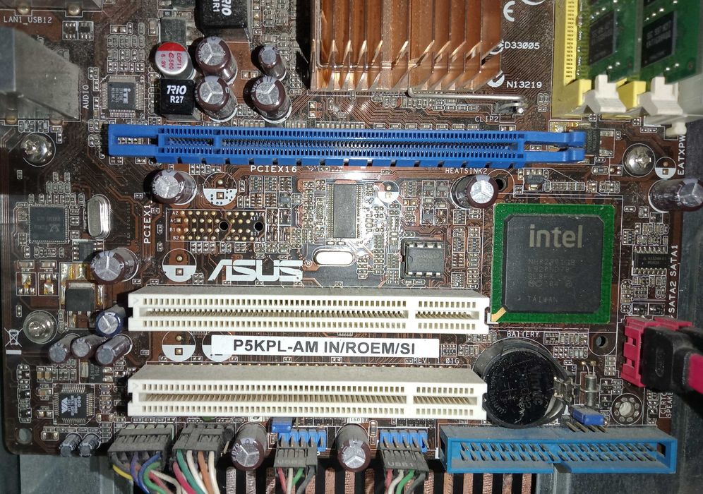 Системний блок INTEL 2 ядра*2,2GHz ,4 GB / 320 HDD / DVD-RW .