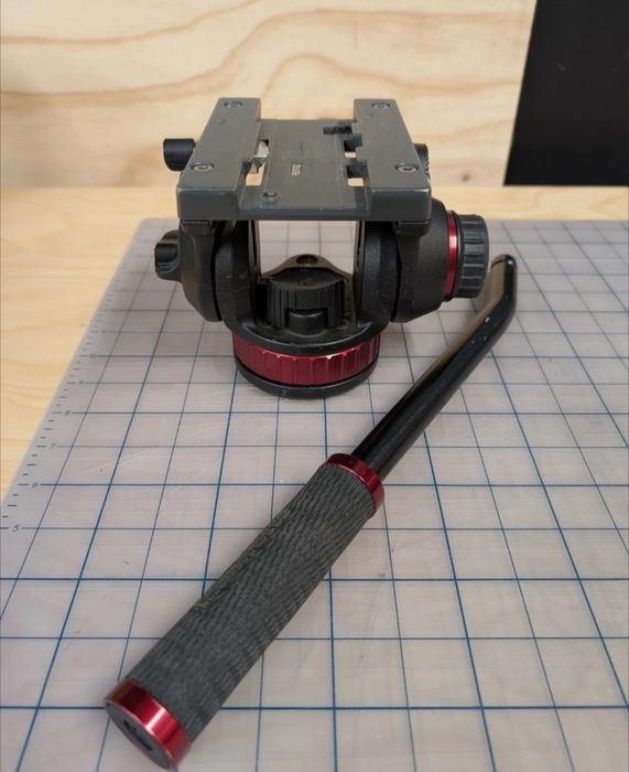Штатив Manfrotto 190 та штативна відео голова Manfrotto MVH502AH