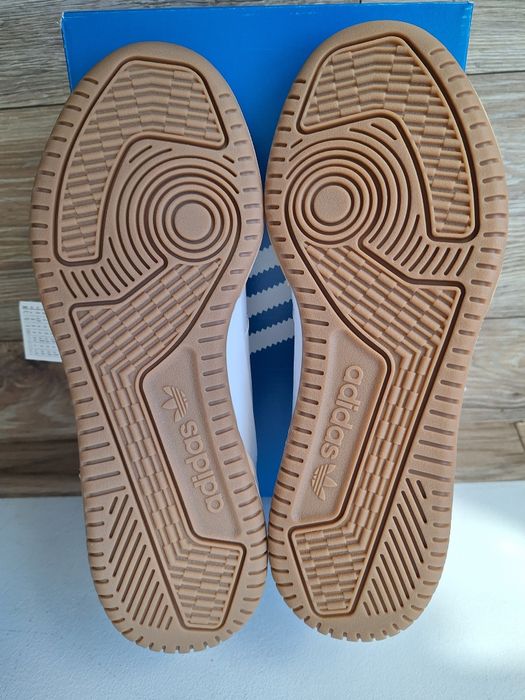 Nowe Adidas 42 team court2 białe