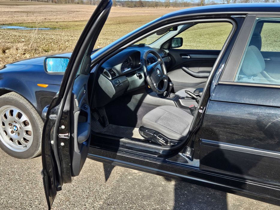 BMW 318i Touring E46