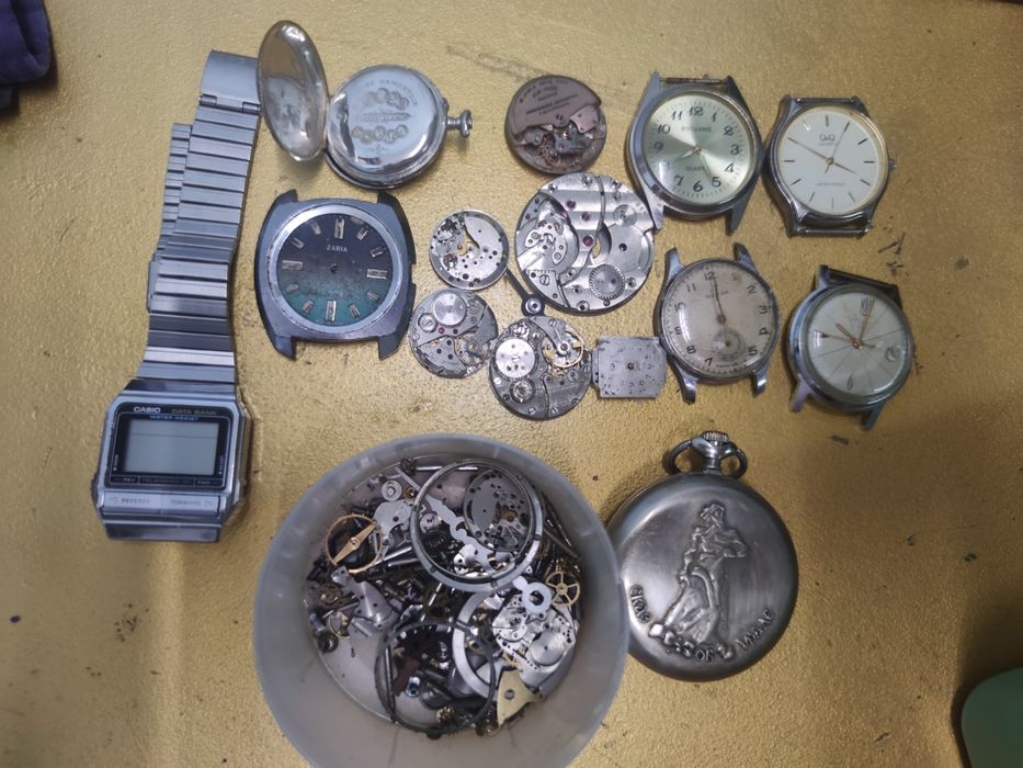 Часы наручные разные, запчасти.