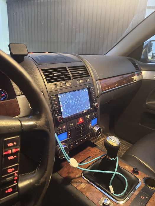 VW Touareg r5 manual com suspensao de molas e todos os sistemas e diferencias de tracção a funcionar.
