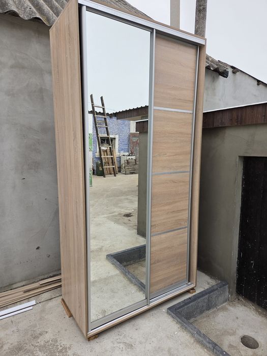 Шкаф-купе  з дзеркалом