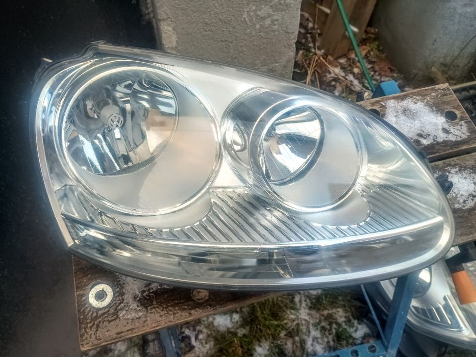 VW Volkswagen Golf V 5 lampa przednia prawa AL