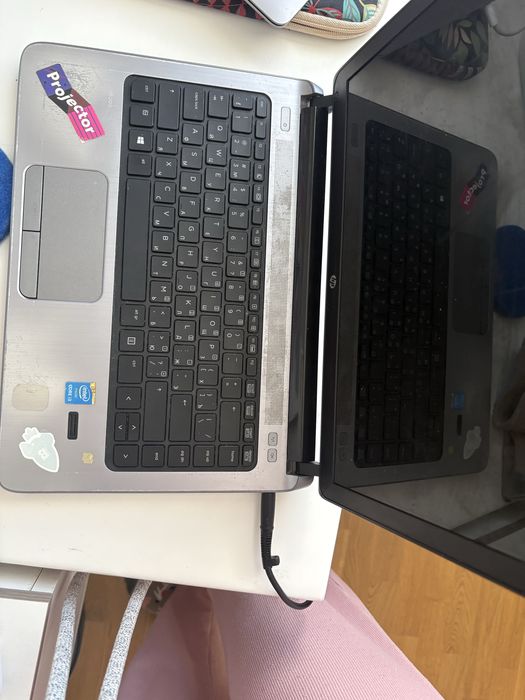 Ноутбук hp probook 430 g2 у робочому стані для стаціонарної роботи