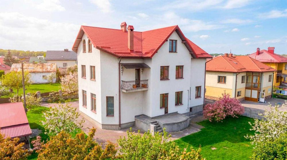 Купити приміщення, окрема будівля під реабілітаційний центр, с. Лапаївка біля Львова