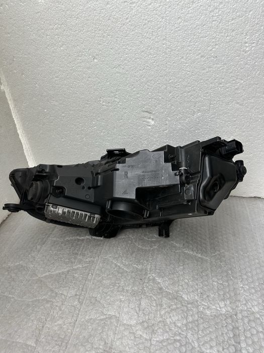 Audi a4 B9 фара права Matrix