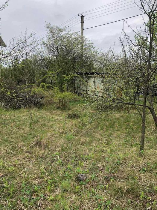 Продається дачна ділянка з фундаментом в гарній локації в Братківцях