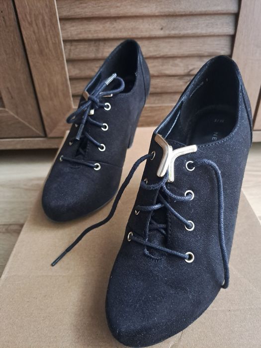 Botki sznurowane na obcasie, półbuty zamszowe, rozm. 35