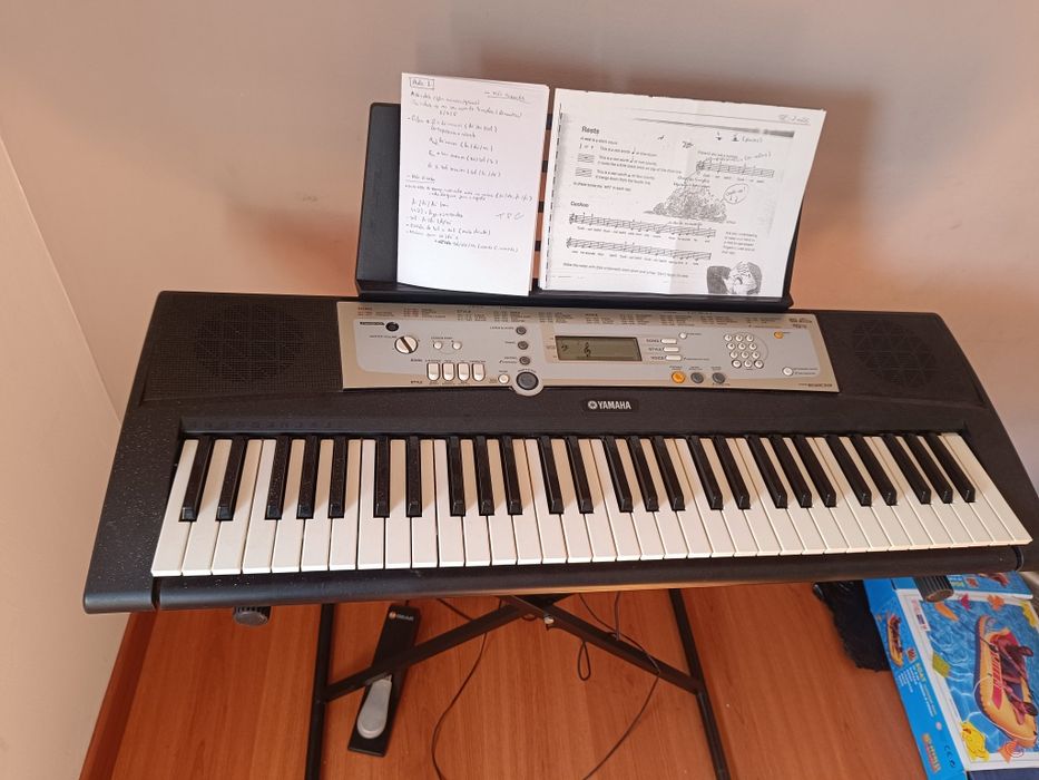 Teclado/órgão YAMAHA YPT-200