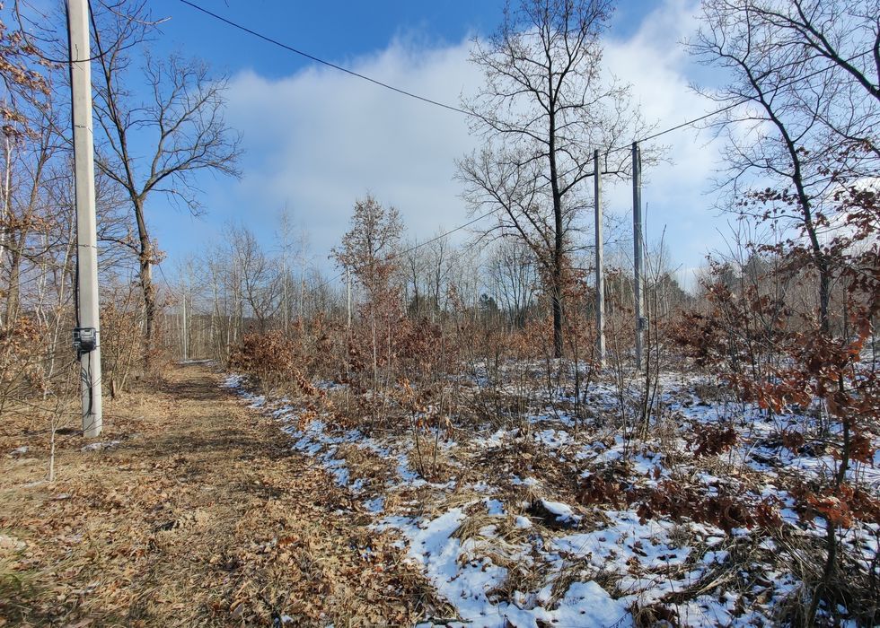 Продам ділянку 12 соток.Електроенергія! 15кВт(3 фази)