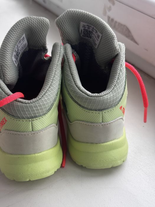Продам детские сапожки adidas Gore-tex