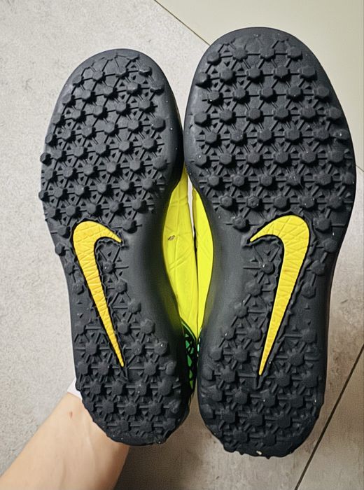 Buty chłopięce marki Nike HyperVenom rozmiar 34