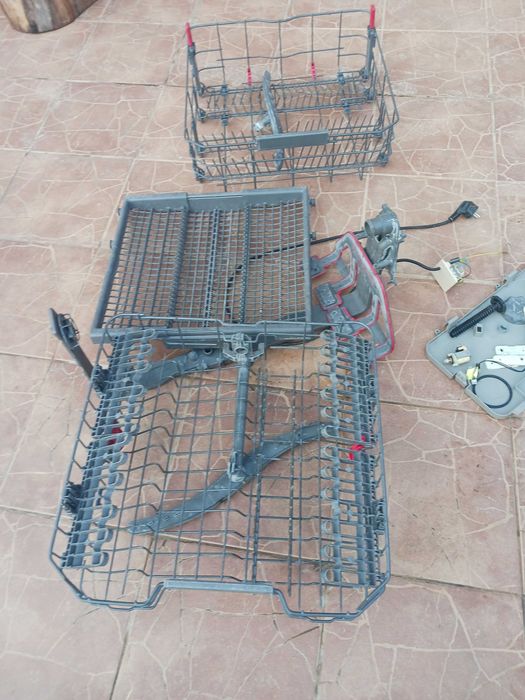 Sprzedam zmywarke whirlpool wic3C23PF czesci