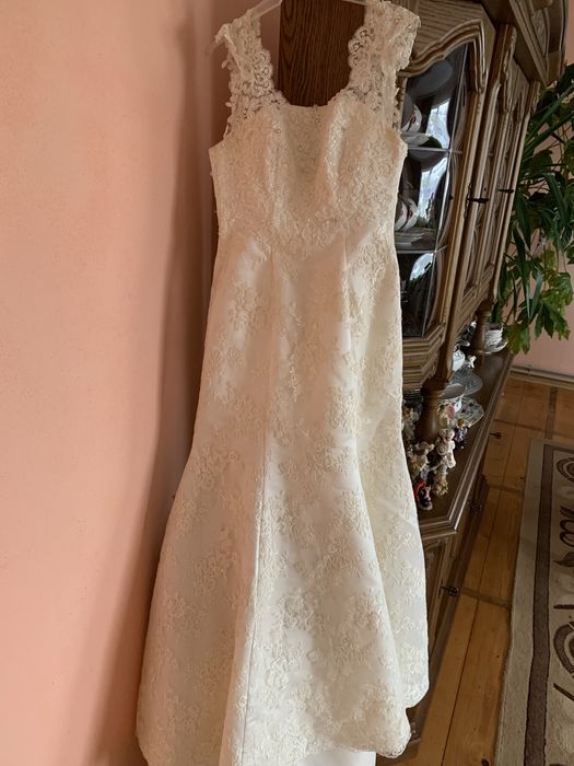 Весільне, вечірнє плаття зі шлейфом