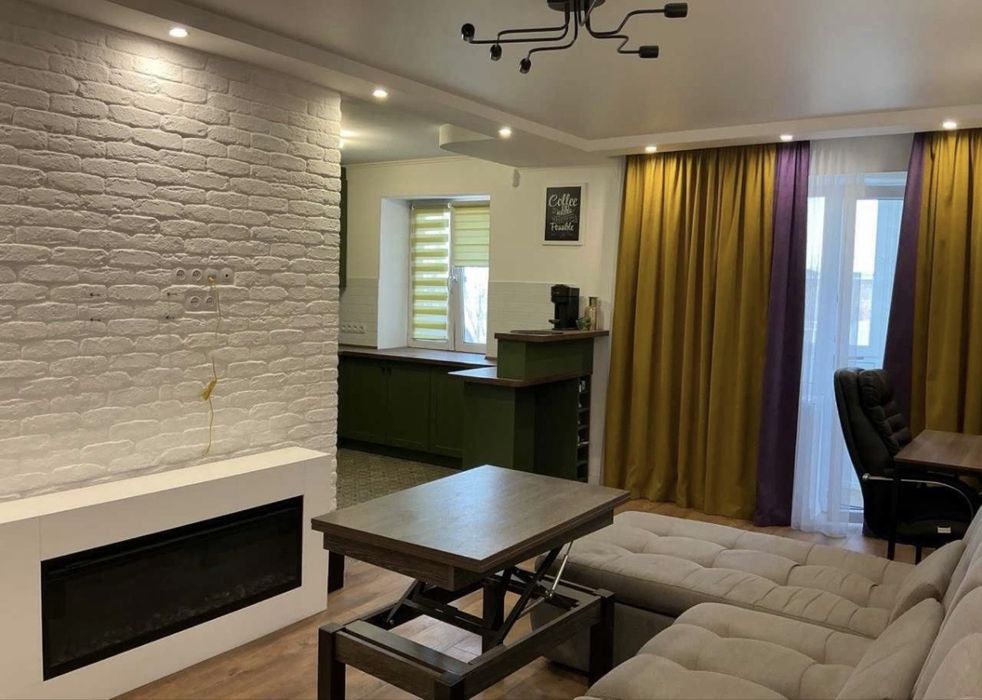 Продаж гарної 3 кімнатної квартири в центрі,  з новим ремонтом.