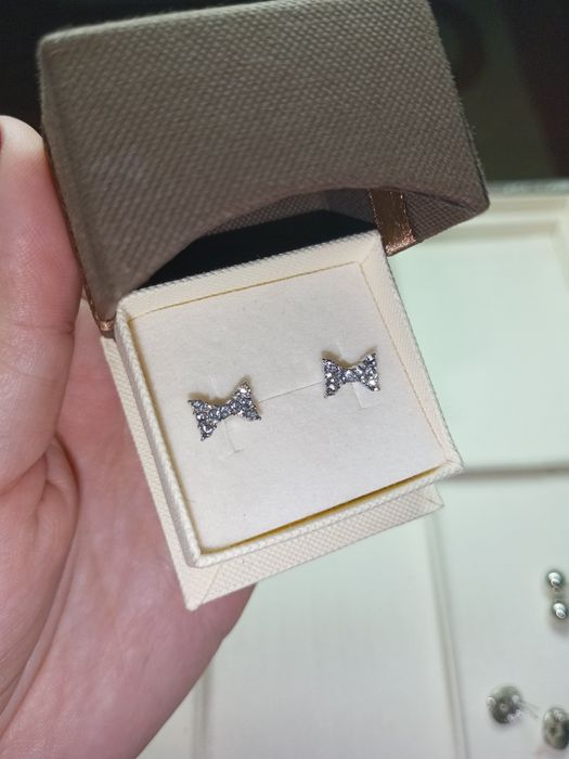 Srebrne kolczyki 925 sztyfty kokardy kokardki z cyrkoniami