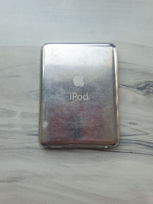 Apple iPod Nano Silver MA978/A 4 Гб